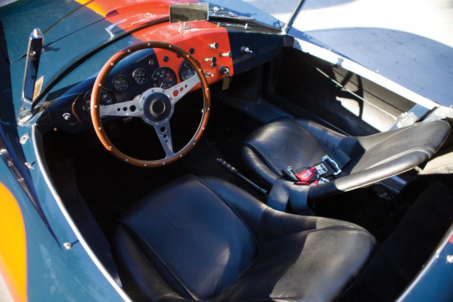 Интерьер Arnolt-Bristol Bolide Roadster 1953 года  (фото 10 из 14)